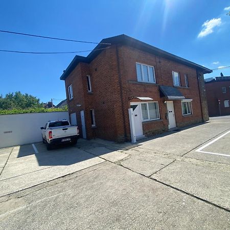 1-C Superbe Appartement Tres Calme Et Bien Decore Charleroi Kültér fotó