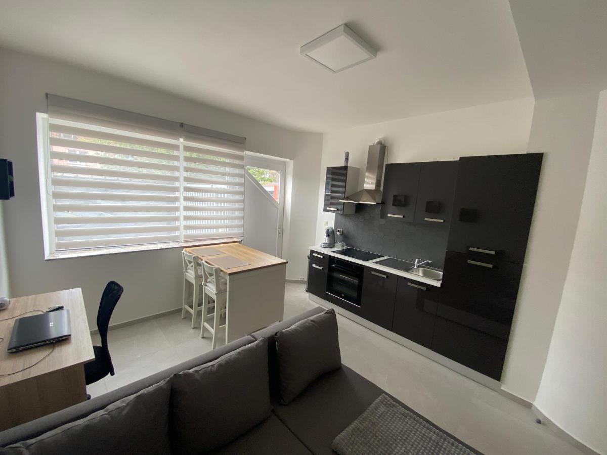 1-C Superbe Appartement Tres Calme Et Bien Decore Charleroi Kültér fotó