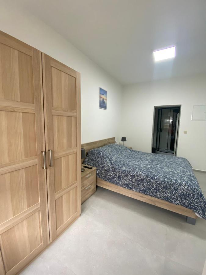 1-C Superbe Appartement Tres Calme Et Bien Decore Charleroi Kültér fotó