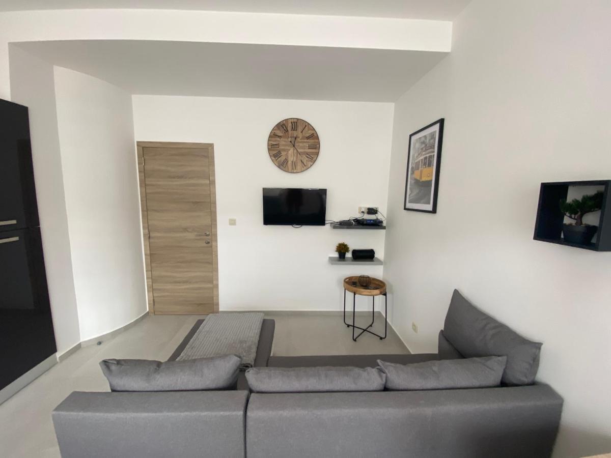 1-C Superbe Appartement Tres Calme Et Bien Decore Charleroi Kültér fotó