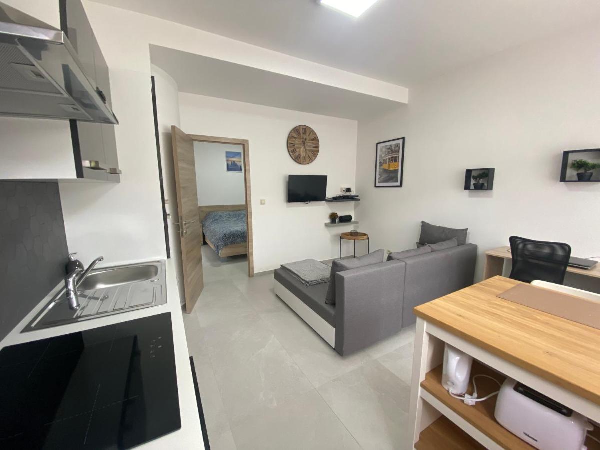 1-C Superbe Appartement Tres Calme Et Bien Decore Charleroi Kültér fotó