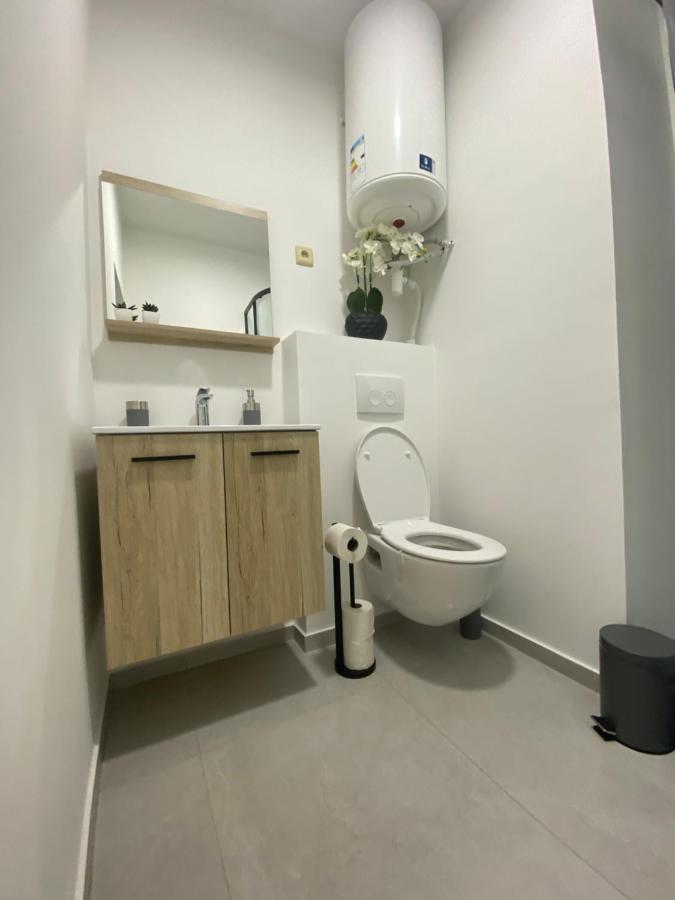1-C Superbe Appartement Tres Calme Et Bien Decore Charleroi Kültér fotó