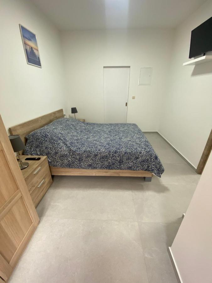 1-C Superbe Appartement Tres Calme Et Bien Decore Charleroi Kültér fotó