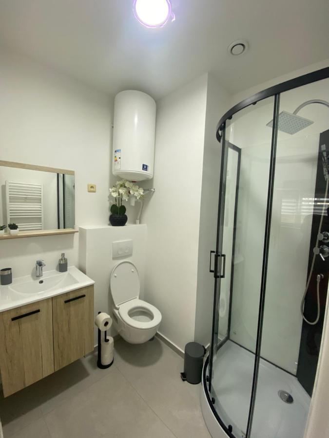 1-C Superbe Appartement Tres Calme Et Bien Decore Charleroi Kültér fotó